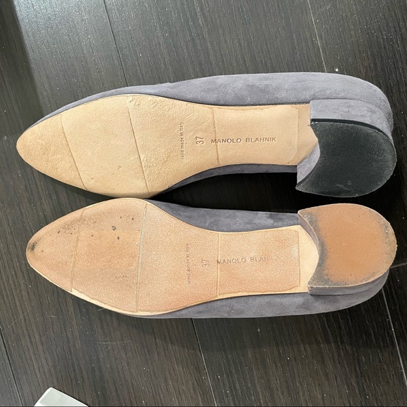 Manolo Blahnik Listony Block-Heel Suede Pumps - Picture 4 of 12